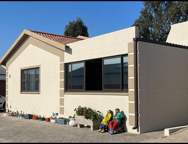 3 BEDROOM HOUSE FOR SALE IN ALBERTINIA